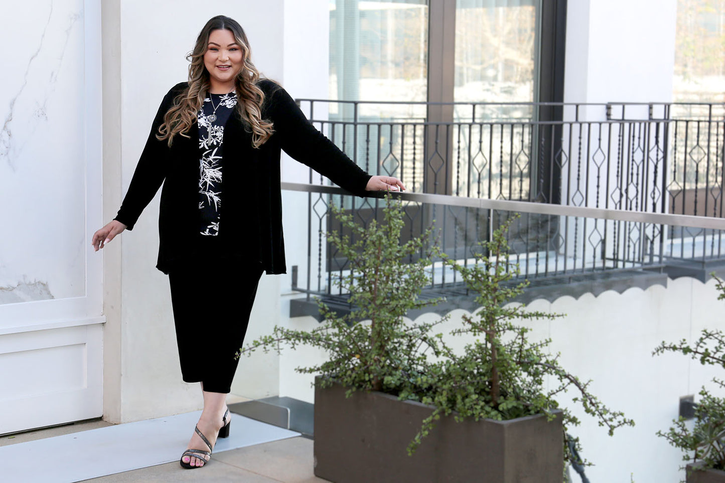 Pants Vikki Vi Classic Black Crop Pant